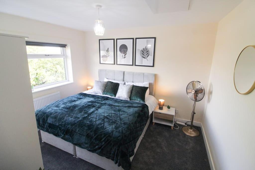 Modern 3 Bed, Contractors Welcome, Bradford ブラッドフォード エクステリア 写真