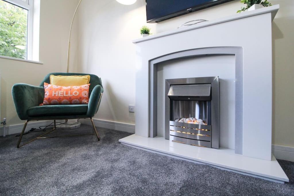 Modern 3 Bed, Contractors Welcome, Bradford ブラッドフォード エクステリア 写真
