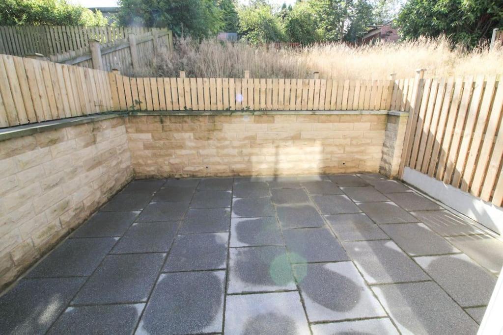 Modern 3 Bed, Contractors Welcome, Bradford ブラッドフォード エクステリア 写真