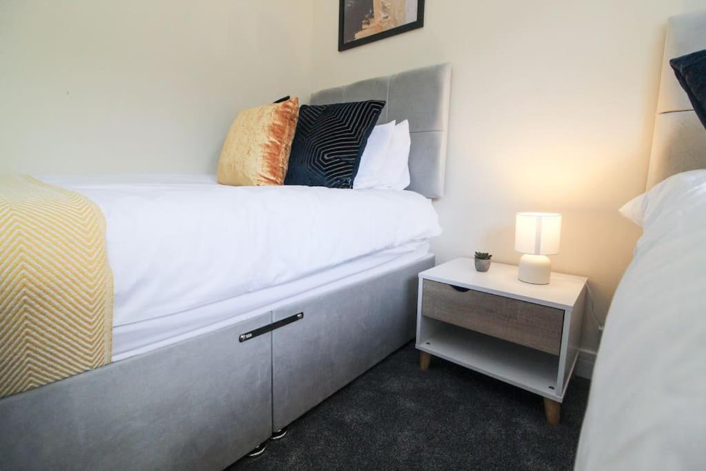 Modern 3 Bed, Contractors Welcome, Bradford ブラッドフォード エクステリア 写真