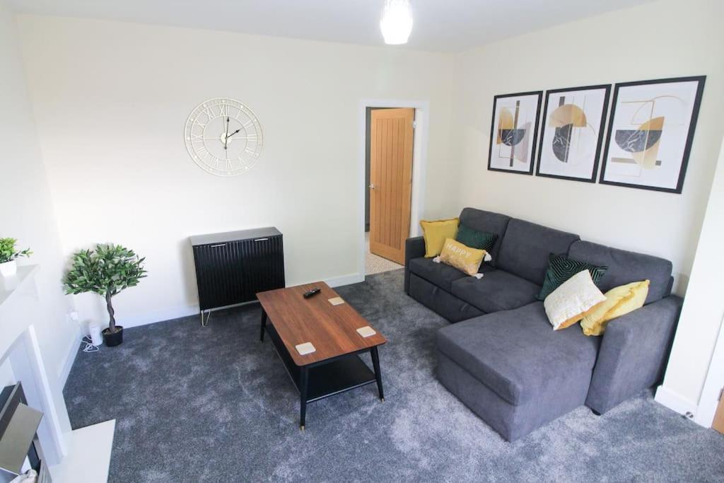 Modern 3 Bed, Contractors Welcome, Bradford ブラッドフォード エクステリア 写真