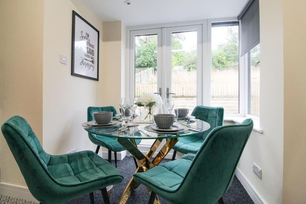 Modern 3 Bed, Contractors Welcome, Bradford ブラッドフォード エクステリア 写真