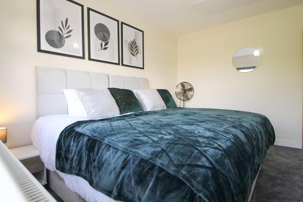 Modern 3 Bed, Contractors Welcome, Bradford ブラッドフォード エクステリア 写真